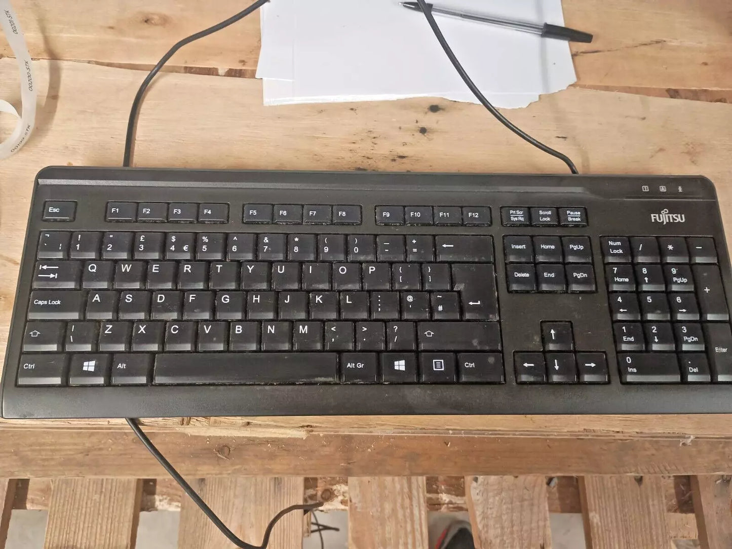 Fujitsu KB410 GB PS2 Keyboard (S26381-k515-L465-B1)