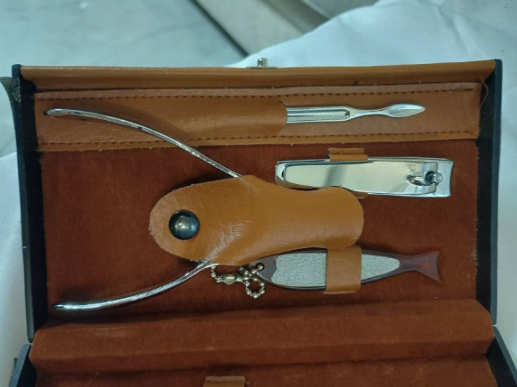 Vintage Ladies Manicure Set, Fawn Leather Case, Manicure Set ?1970s